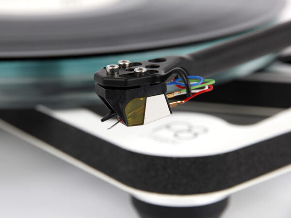 Rega Nd7 MM-tonabnehmersystem auf Rega Plattenspieler