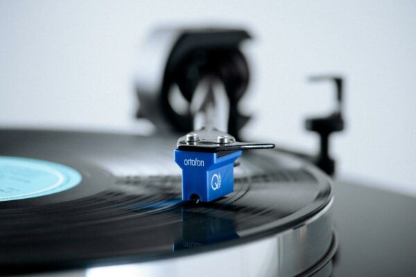 Pro-Ject X8 Evolution mit Ortofon Quintet Blue MC-Tonabnehmer (optional)